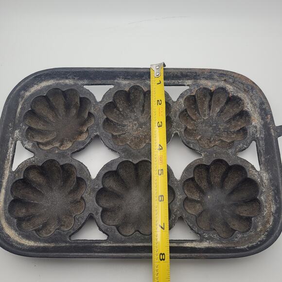 Vintage Cast Iron 6 Well Turks Head Gem Mold Pan Corn Bread Rustic Bakeware - Picture 11 of 12